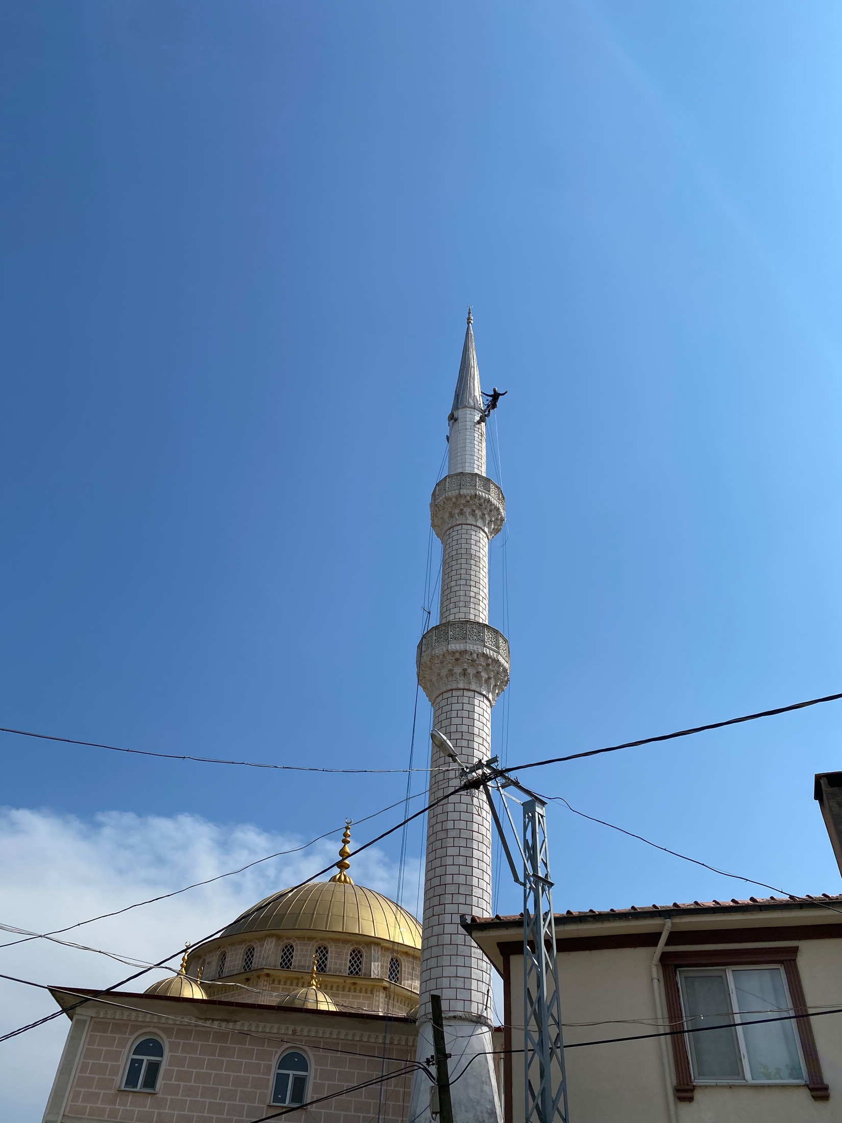 Minare ve kubbe görünümü